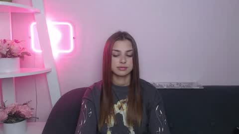 milanaangelas online show from November 23, 2025, 5:40 am