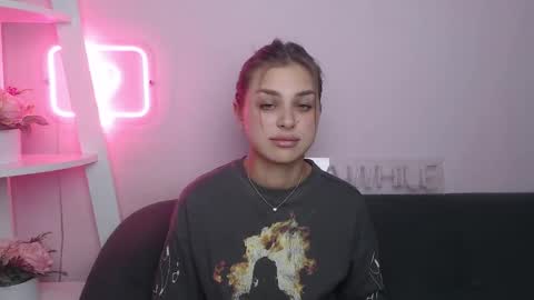 milanaangelas online show from November 24, 2025, 9:03 pm