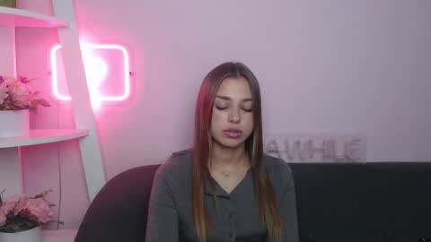 milanaangelas online show from November 25, 2025, 9:04 pm