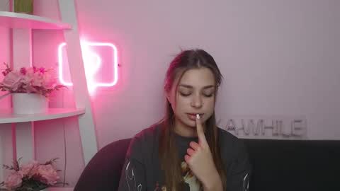 milanaangelas online show from December 16, 2025, 8:47 pm