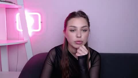 milanaangelas online show from April 4, 2026, 4:33 am