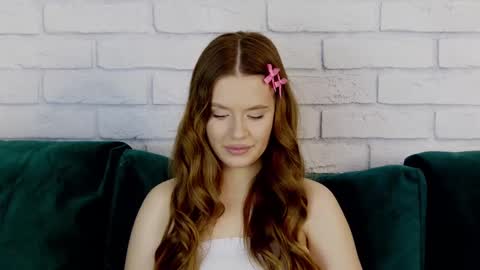 MilanaBalmain online show from February 18, 2025, 4:37 am