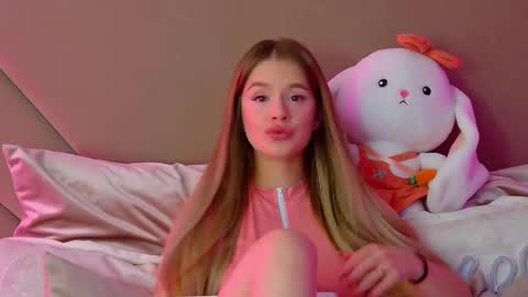 MilanaBalmain online show from March 3, 2025, 4:36 am