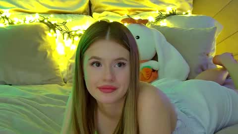 MilanaBalmain online show from March 4, 2025, 2:42 pm