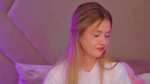 MilanaBalmain online show from October 7, 2025, 4:20 am