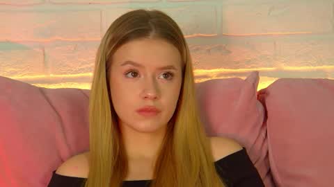 MilanaBalmain online show from October 22, 2025, 4:18 pm