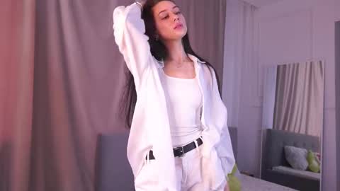 Milana online show from November 20, 2025, 5:29 am