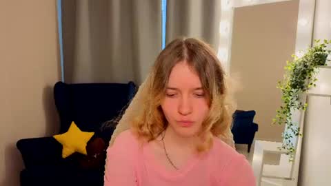 Snapshot of milanarayy chatting on June 17, 2026, 5:54 am Milaray online show from June 17, 2026, 5:54 am