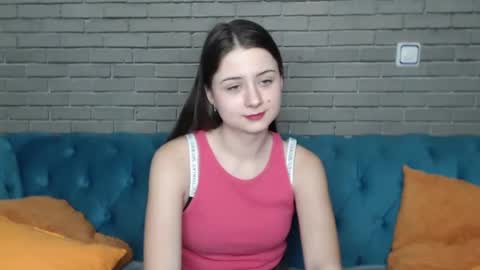 milanaroz online show from February 3, 2025, 5:35 pm