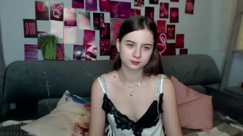 milanaroz online show from September 28, 2025, 5:13 am