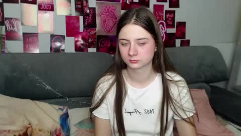 milanaroz online show from October 25, 2025, 4:57 pm