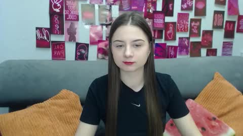 milanaroz online show from March 27, 2026, 5:46 am