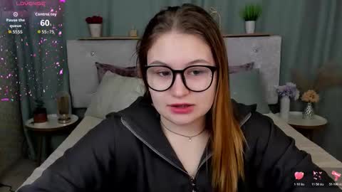 milanaxhoney online show from March 5, 2026, 1:01 am