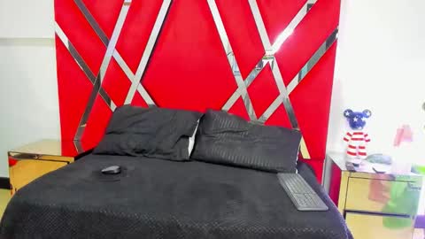 milanx2 online show from November 8, 2025, 9:02 pm