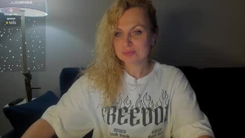 milanna_x online show from November 17, 2025, 7:41 pm