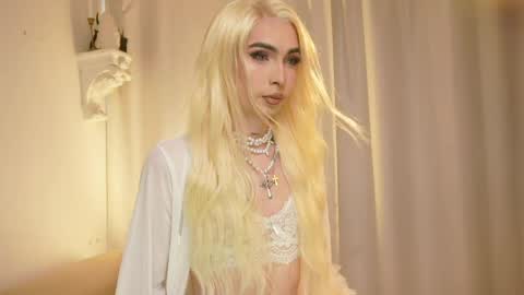 MILAN SANTANA online show from April 19, 2026, 9:39 pm