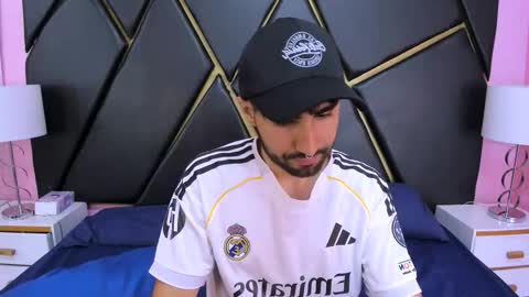 milanzaire online show from November 15, 2025, 1:25 am