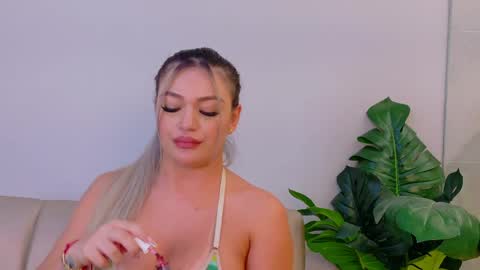 Sexy Mila  online show from May 11, 2026, 4:04 pm