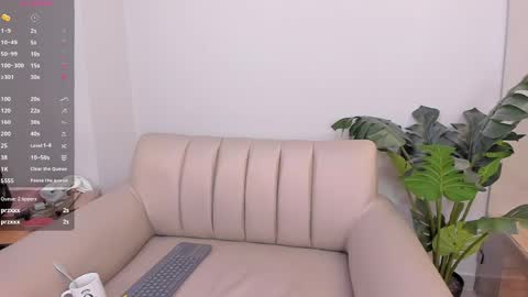 Sexy Mila  online show from June 5, 2026, 1:17 pm