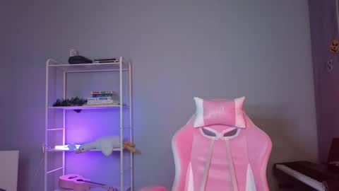 Mila online show from February 13, 2025, 4:17 pm