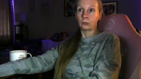 Mila online show from April 3, 2026, 1:42 pm