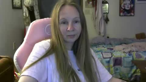 Mila online show from April 22, 2026, 1:41 am