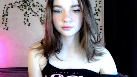 Mila 3 online show from December 19, 2024, 2:13 pm