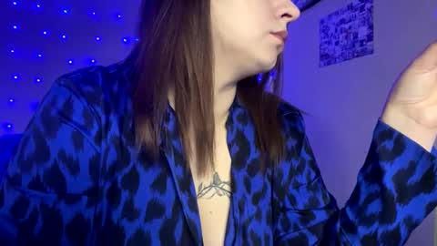 Milaxcute online show from February 16, 2025, 1:49 pm