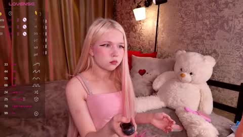 Mia online show from March 27, 2026, 3:12 pm