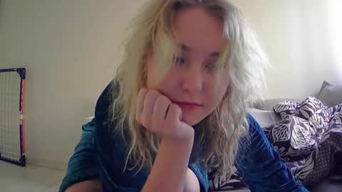 Milena new nonude shy blonde natural online show from November 7, 2025, 12:27 pm
