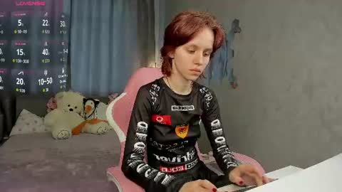 Snapshot of milena_milyan chatting on June 15, 2026, 1:19 am Milena online show from June 15, 2026, 1:19 am