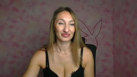 Milena online show from April 16, 2026, 5:52 am