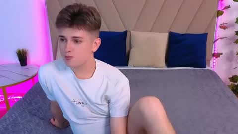 Snapshot of miless_cooper chatting on July 17, 2026, 11:53 pm Miles online show from July 17, 2026, 11:53 pm