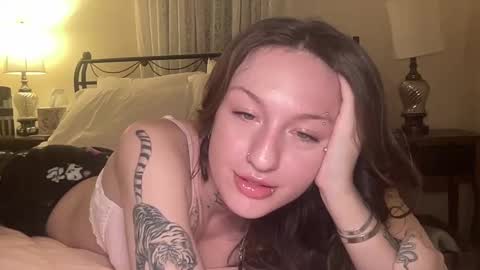 miley_monroee online show from February 17, 2025, 2:31 am