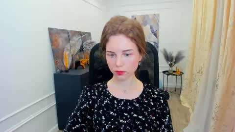 Snapshot of mileygloss chatting on May 27, 2026, 11:18 am mileygloss online show from May 27, 2026, 11:18 am