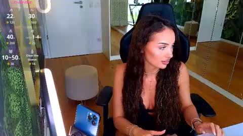 Snapshot of mileysin chatting on July 14, 2026, 12:11 pm Miley Sin online show from July 14, 2026, 12:11 pm