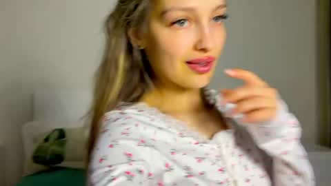 mileyy_cute online show from February 26, 2026, 10:53 pm