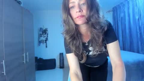 Victoria  online show from April 26, 2026, 1:47 am