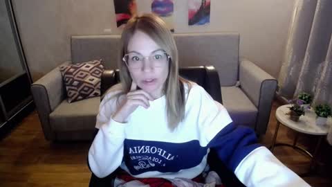milf_for_u777 online show from September 29, 2025, 1:27 pm