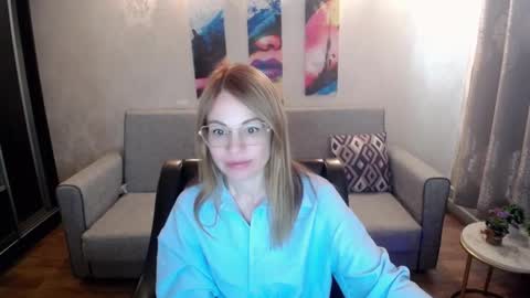 milf_for_u777 online show from October 3, 2025, 8:33 am