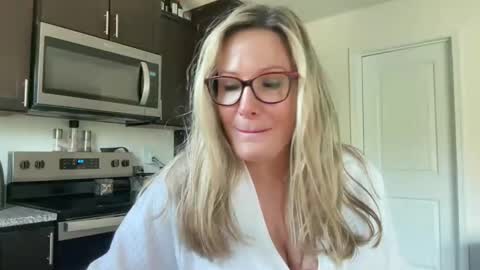 MIlf Goddess online show from October 26, 2025, 2:34 pm