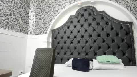 milf_march online show from April 17, 2026, 11:24 am