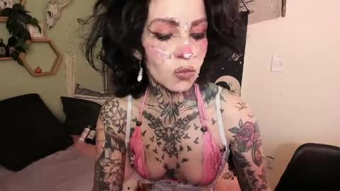 Isabella online show from April 7, 2026, 1:22 pm