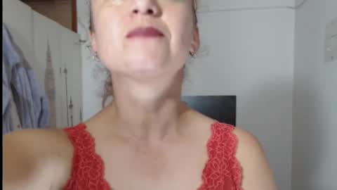 Snapshot of milf_valeria chatting on May 4, 2026, 4:25 pm Valeria online show from May 4, 2026, 4:25 pm