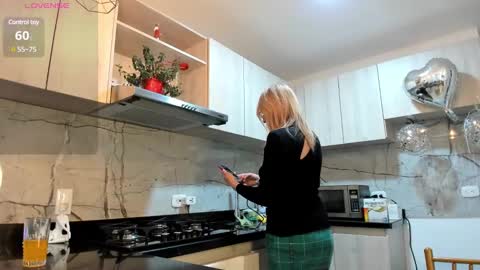 Snapshot of milfashley chatting on January 9, 2025, 1:56 pm ASHLEY online show from January 9, 2025, 1:56 pm