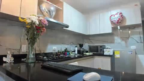 Snapshot of milfashley chatting on February 19, 2025, 1:39 pm ASHLEY online show from February 19, 2025, 1:39 pm