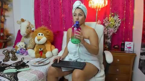 Nakary Bustamante online show from February 8, 2025, 1:54 am