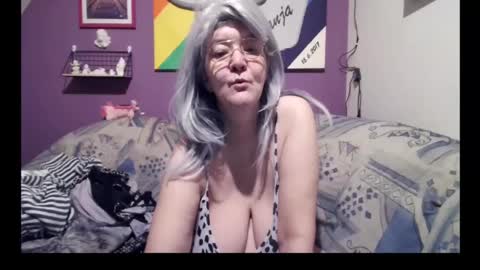 Milfchantal online show from February 26, 2025, 8:26 am