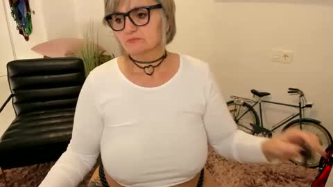 MilfElla online show from February 4, 2025, 9:17 am