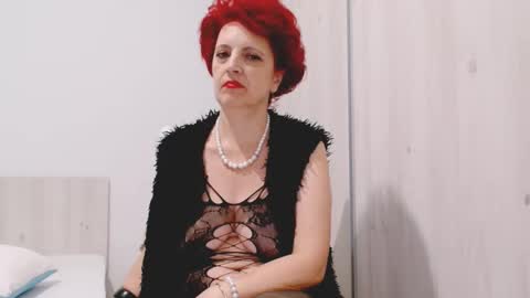 Milfsupreme online show from November 18, 2025, 12:53 pm